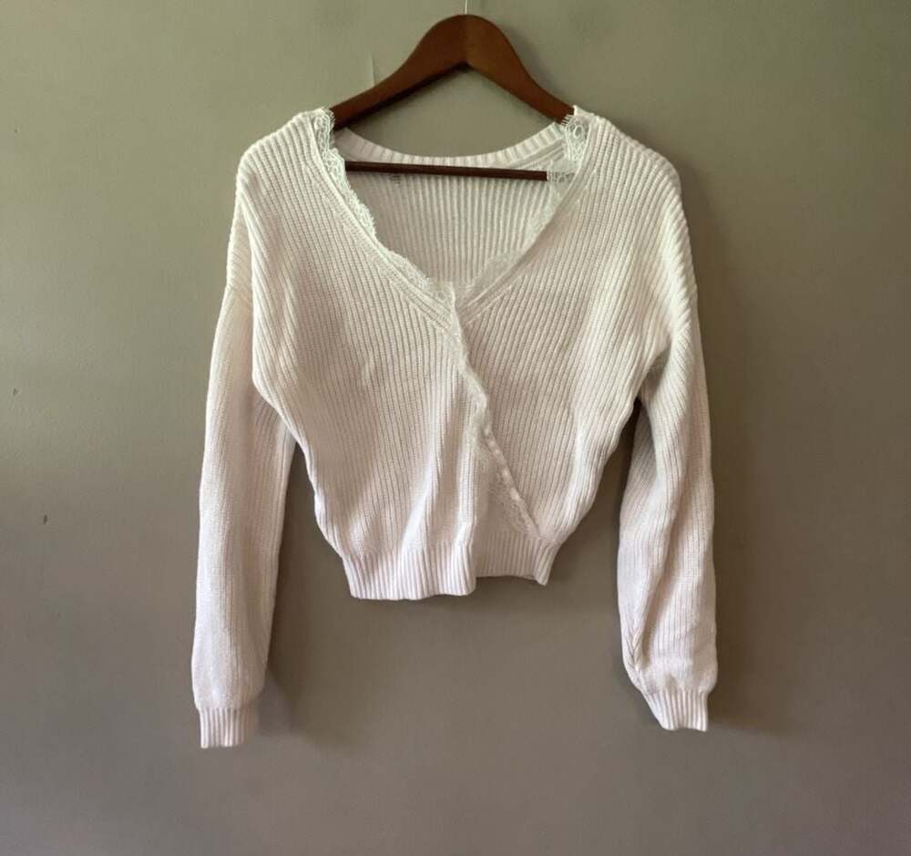Small Hollister White Ribbed Knit Wrap V-Neck Long Sleeve Sweater with Lace Trim